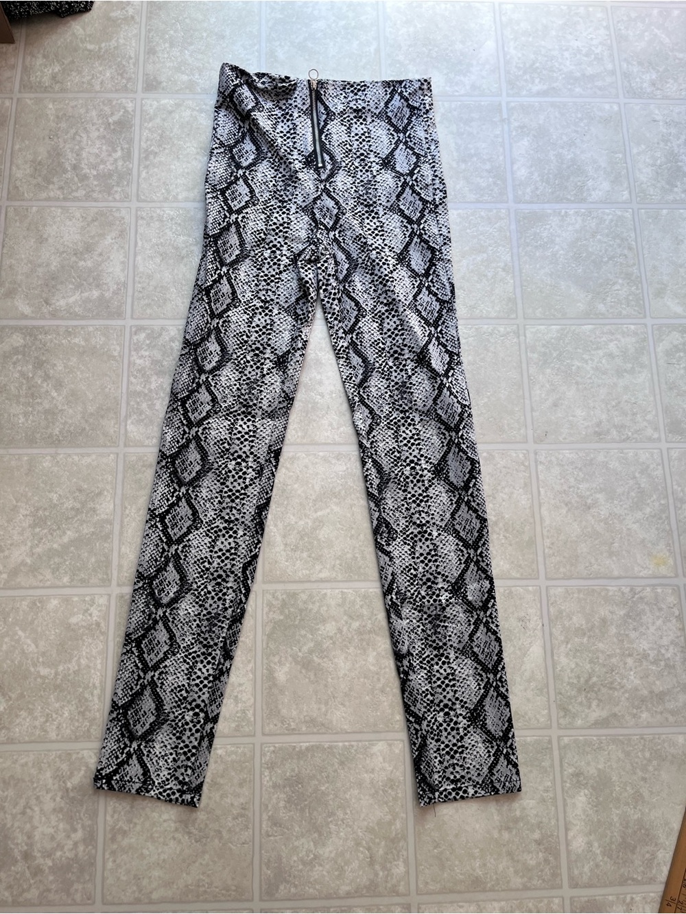 Garage Stretchy Spandex Snakeskin Leggings Size Small